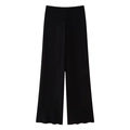 Dettaglio di pantaloni neri a gamba larga pieghettati con trama verticale e vita alta elastica - Pantaloni Neri