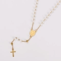 Collar rosario dorado con perlas blancas y colgante de cruz religiosa detallado - Dorado Blanco 1