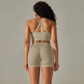Ensemble de yoga sans couture kaki clair avec brassière croisée et short taille haute - S / Haut Et Bas / Kaki
