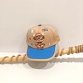 Dettaglio cappellino bimbo con patch orsetto astronauta 3D e stampe a tema spazio - 52cm (2-5 Anni) / Cachi
