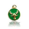 Ciondolo Toro dorato con smalto verde, zirconi bianchi e diametro di 1,6cm circa - Toro (Smalto Verde)