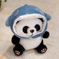Weiches Panda Kuscheltier mit blauem Hai-Kapuzenpulli, süßes Plüschtier für Kinder - Haimuster / 25cm