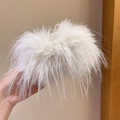 Pince à cheveux blanche en plumes duveteuses de grande taille pour style hivernal - Pince à cheveux / 13cm / Blanc