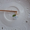 Golden wood-style hairpin with green leaf and light blue trumpet flower pendant - Blue Lily (Metal)