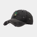 Detalle de gorra de béisbol de algodón lavado con bordado de piña y efecto usado - Ajustable / Negro