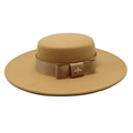 Dettaglio cappello in feltro a tesa larga con nastro di seta e ape metallica - M (56-58cm) / Cammello