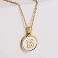Collar de acero inoxidable chapado en oro de 18k con colgante de letra B en nácar blanco - Letra B