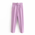 Detalle de pantalones morados de cintura alta con cinturón de hebilla cuadrada a juego - XS / Violeta