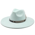 Detail des mintgrünen Fedora mit geflochtenem Lederband und Diamant-Metallnieten - Mintgrün