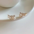 Elegant gold earrings with pearls and round zircons arranged in a sophisticated arc - Gold-White (18K Gold Plated)