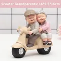 Statuetta di coppia anziana su moto, scultura decorativa per casa dei nonni - 1041-4 Motocicletta
