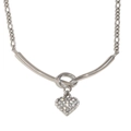 Poliertes Herzanhänger-Halskette in Silber mit Strassbesatz und Knotendetail auf Weiß - V-förmige Geknotete Figaro-Kette Herzanhänger Halskette (N3418) / Stahlfarbe