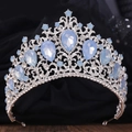 Corona da sposa barocca con cristalli azzurri e base in metallo argento su legno - Argento Spesso Strass Bianchi e Blu Jelly