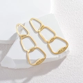 Pendientes geométricos de oro 18K con diseño de tres niveles sobre base de piedra - Dorado