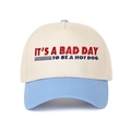 Ricamo dettagliato 'IT'S A BAD DAY TO BE A HOT DOG' su cappellino bicolore - Azzurro