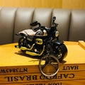 Miniature black and gold retro cruiser motorcycle keychain with eagle totem on the tank - Alloy Motorcycle - Matte Pink