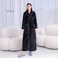 Albornoz de mujer en franela negra con ribete blanco y cinturón, estilo minimalista - M / Negro Huracán (Mujer)