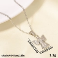 Vue macro du pendentif ange en acier inoxydable 304 avec dimensions 2,0 x 1,4 cm - Couleur Acier