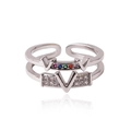 Détail de la bague double couche en argent en forme de V avec zircons multicolores - Style 1 Argent