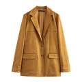 Chaqueta blazer de ante mostaza para mujer con botones dobles sobre fondo blanco - XS