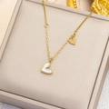 Collier cœur doré avec incrustation de nacre blanche et chaîne mixte sur un coffret - Double Coeur