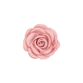 Primer plano detallado de una flor de camelia de satén rosa hecha a mano con pétalos - Rosa
