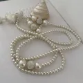 Elegante mehrlagige Perlenkette mit kristallbesetzten Perlen im französischen Vintage-Stil - Silber-Weiß