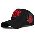 Casquette trucker en maille noire avec broderie 3D rouge et écusson sur le côté - Noir avec broderie rouge