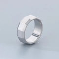 Anillo de hombre 8mm en acero inoxidable plateado con acabado cepillado y facetado - US 8 / Color Acero