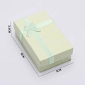 Hellgrüne Schmuck-Geschenkbox mit Schleife für Ringe und Halsketten, Maße 8x5x2,6 cm - Hellgrün