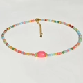 Collana di perline colorate con cristallo rosa centrale e chiusura dorata - Rodocrosite Rosa