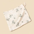 Soft double-layer cotton muslin baby washcloth with delicate floral print and loop - 23x23cm / Little Floral