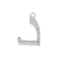 Gros plan du pendentif lettre J en argent orné de zircons cubiques scintillants - Or Blanc 15