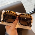 Retro Oversize Sonnenbrille mit Schildpatt-Muster, braunen Gläsern und weißem Etui - Retro Großer Rahmen / Schildpatt-Rahmen