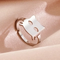 Minimalistischer verstellbarer Katzenring aus Silber auf elegantem Champagner-Seidenhintergrund - Hohlkatzengesicht-Stil (293) / Stahlfarbe