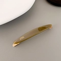 Pinza de pelo de acetato verde oliva con base de metal dorado y letras grabadas - Marrón Té Ovalado