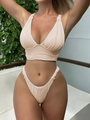 Dettaglio ravvicinato della texture del tessuto a coste beige sul bikini a due pezzi - S / Albicocca
