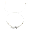 Pulsera boho trenzada minimalista con piedras naturales blancas y cuentas doradas - Blanco