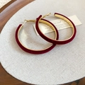 Vue détaillée des boucles d'oreilles créoles en velours bordeaux et métal doré - 31# Cercle Velours Rétro Or Bourgogne (925 Sterling Silver Earring Post)