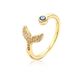 Detalle del anillo de oro de 18K con ojo turco y cola de pez con circonitas - 12445/Cola de Pez Mal De Ojo