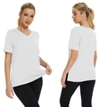 T-shirt bianca con scollo a V da donna con spacco laterale e tessuto elasticizzato - Bianco
