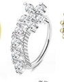 Detail van een zilveren neusring bezet met ronde en baguette-geslepen zirkonia's - Ronde Vierkante Cluster Inlay / Zilver