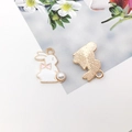 Ciondolo a forma di coniglio in lega con smalto bianco e perla per gioielli fai da te - Coniglio di Perle / 16x16.7mm