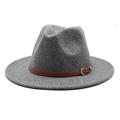 Détail d'un chapeau de jazz en laine avec feutre gris et boucle de ceinture en cuir brun - M (56-58cm) / Gris clair
