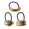Dreiteiliges Set schwarzer elastischer Haargummis mit minimalistischen goldenen Anhängern - Kombination 1 / Gold Set