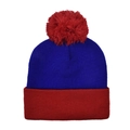 Detalle del gorro de punto azul y rojo con pompon grande rojo y textura de canalé - Rojo Azul - Gorro con Pompon Adulto