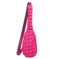 Sac bandoulière moderne rouge rose matelassé avec texture bouffante et sangle ajustable - Rose rouge