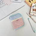 Astuccio trapuntato azzurro con dettagli a quadretti rosa e chiusura a cerniera - Cuore rosa a quadretti trapuntato