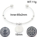 Brazalete plateado de acero inoxidable con medalla de San Benito y detalles de cuentas - Color Acero (KB169589-Z)