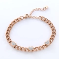 Bracciale a maglie in oro rosa con tre ciondoli a cuore in cristallo e chiusura a moschettone - Oro rosa
